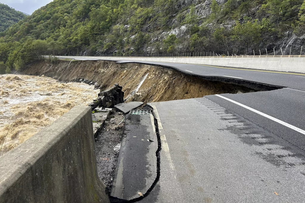 Helene: Death toll 104 in North Carolina, 233 in seven states